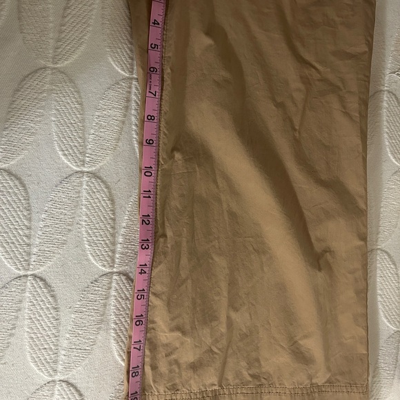 EUC Lauren Ralph Lauren size 6 Tan Cropped Pants. Love the pockets and buttons. - Picture 10 of 11